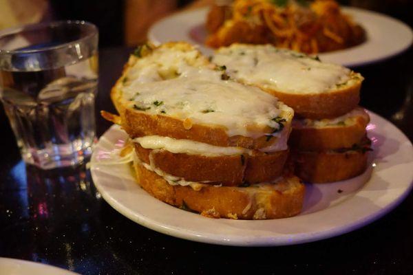 Garlic Bread, make it cheesy forsheezy