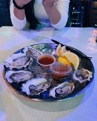 Raw oysters / $17.25 (1/2 dozen)