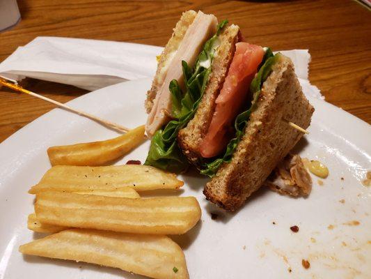 Club sandwich w/fries..