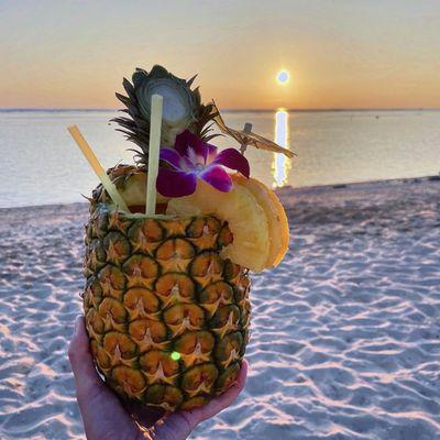 Pineapple smoothie in a pineapple  IG: @fooddeclassified