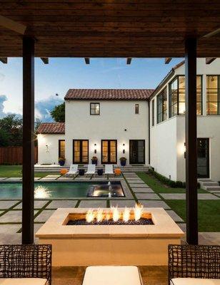 Does your dream backyard have a pool? What about a fire pit? Tell us what features you'd like to have in your idea outdoor space!