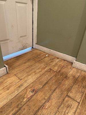 Filthy door And floor .