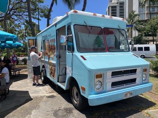 Truck in Waikiki