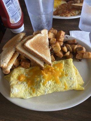 Veggie omelette with home fries