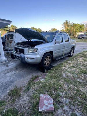 Honda Ridgeline oil change/ fluid check