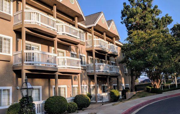 3 stories here and many of the exterior rooms have balconies.