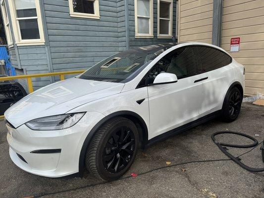 Doorglass replaced in 2022 Tesla Model X Utility