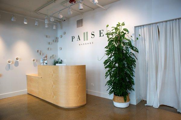 Pause Massage Streeterville front desk