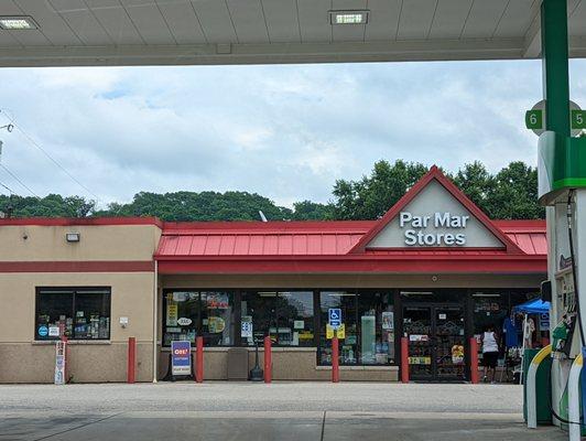 Sign says one thing but locals know it as "Hasty Shopper."