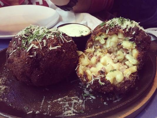 Fried bacon Mac and cheese balls