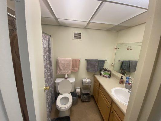 3bed 2 bath- Hallway/shared bathroom