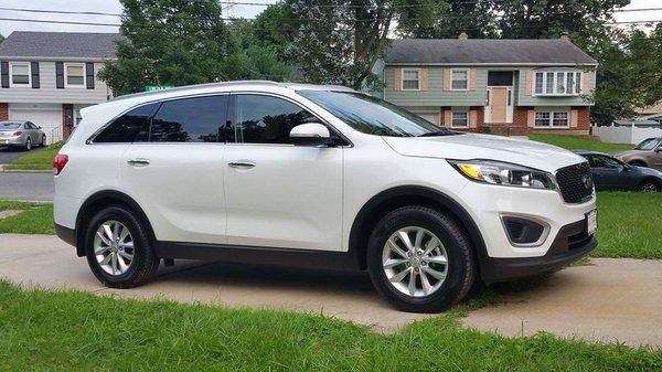 2016 Kia Sorento Snow White Pearl finish