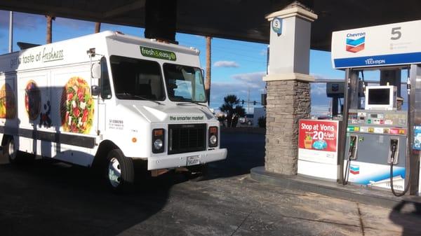 Fresh & Easy food truck on the road...its gonna be expensive with this gas guzzler.