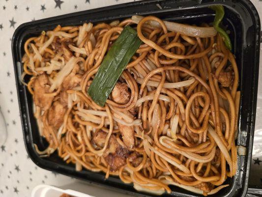 Stir Fried Noodles w/ Chicken