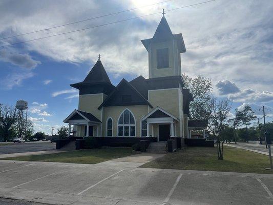 Come join us for worship in our beautiful historic sanctuary in downtown Royse City