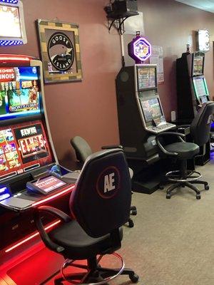 Great place to sit and have a cocktail while playing slot machines in a private area. Love it!