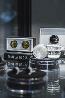 We carry one of the industry's top glass plugs and retainer creators, Gorilla Glass.