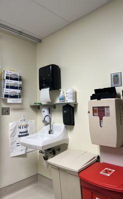 Very clean ER ROOM, with trash can, extra special waste can, needle receptacle, and hand washing basin, WITH three sizes of gloves.