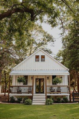 Your wedding party will LOVE our Groom's Cottage.  Plenty of space to sleep over or just hang out on wedding day!