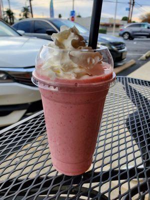 $6.50 strawberry milkshake (malteada de fresa)