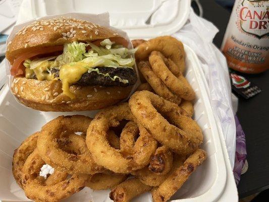 Cheeseburger with onion rings