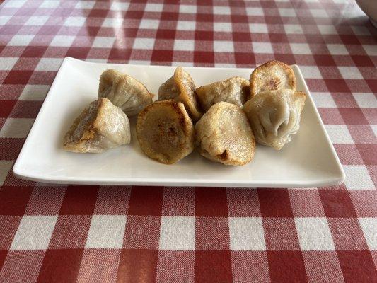 生煎包 pan fried dumplings