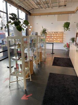 Our beautiful and spacious Dockside Cannabis location in Green Lake on 85th & Aurora Hwy 99