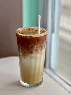 Iced cake latte