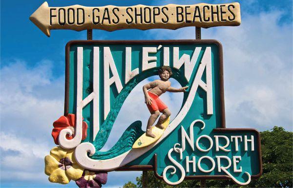 The famous Hale'iwa town sign