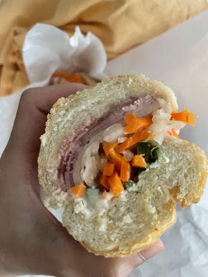 Bahn mi sandwich