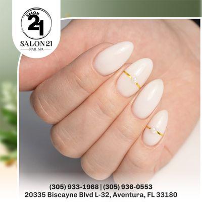 Ready to slay? Our white medium nails are here to make a statement! Chic, classy, and oh-so-elegant,