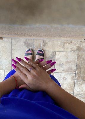 Dip coffin nails and shellac on toes