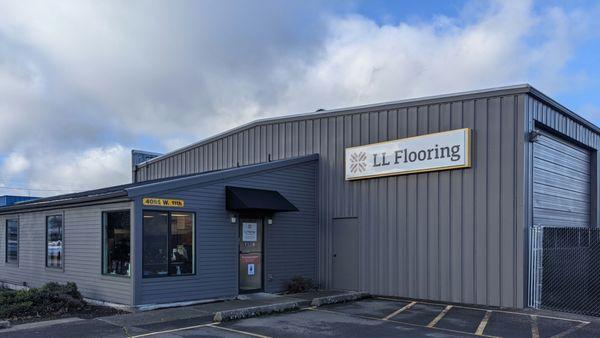 LL Flooring #1117 Eugene | 4095 W 11th Avenue | storefront