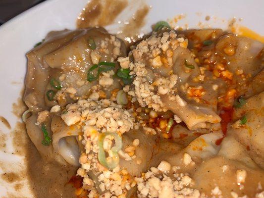 Szechuan Spicy Wonton with Crushed Peanuts