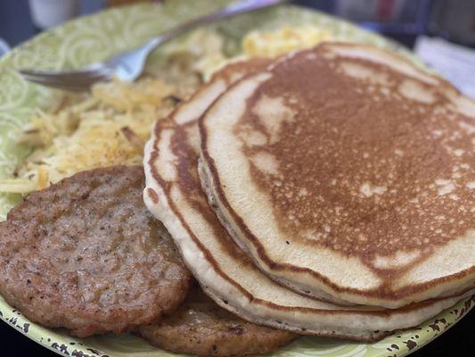 Pancake breakfast (2pancakes, 2 sausages, hash browns and scrambled eggs)