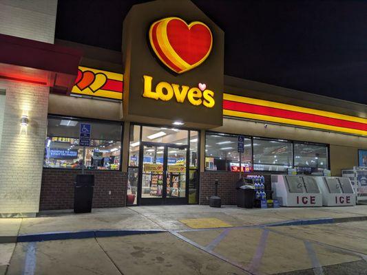 At 6:00am, Love's Travel Stop, Ripon