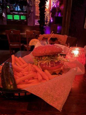 Cheeseburger w/ Guac and Fries