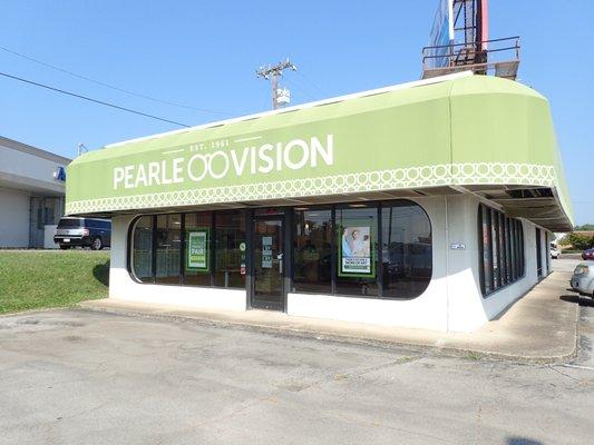 The front entrance to Pearle Vision Madison