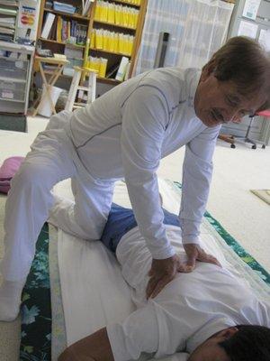 How Shiatsu Therapy is done.