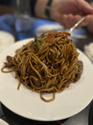 Beef lo mein