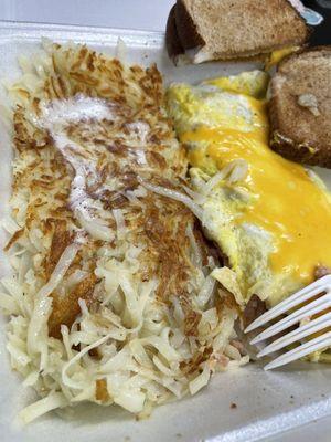 Ham cheese omelet & hash browns