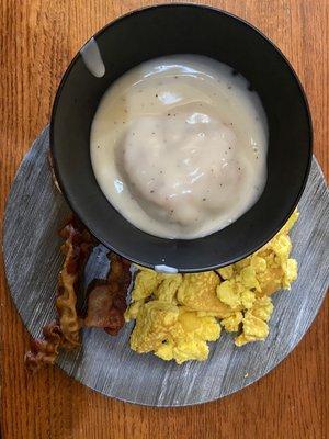 Ala carte scrambled eggs, biscuits w/gravy & bacon.