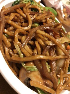 Vegetable lo mein