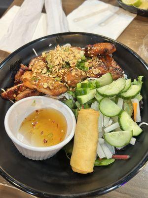 B2 - vermicelli bowl grilled lemongrass chicken + egg roll