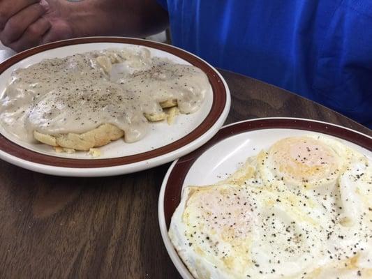 Biscuits and gravy w/eggs