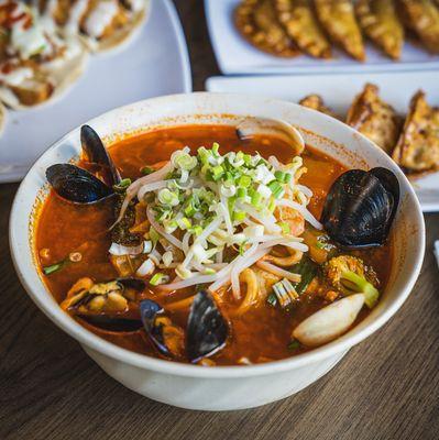 Ramen noodles in spicy seafood base soup with white clams, calamari, mussels, shrimp, and mixed vegetables.