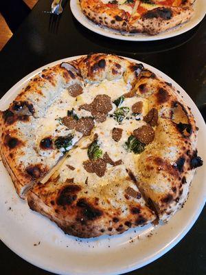 Tartufo pizza