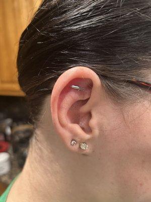 Flat piercing with a dagger piece