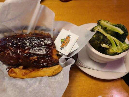 Kid's Ranger Rib Basket, fries and broccoli