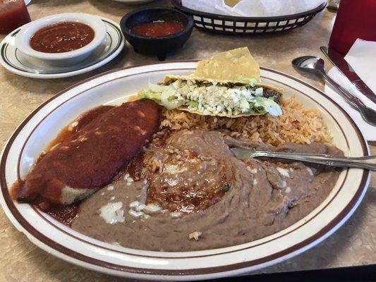 Taco, chill relleno beans and rice